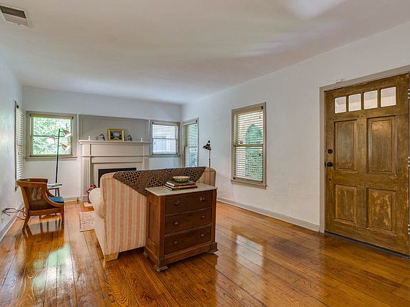 2nd image of 101 Lindell Pl