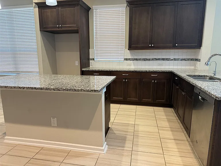 21535 Reserve Hill Ln — Photo 16