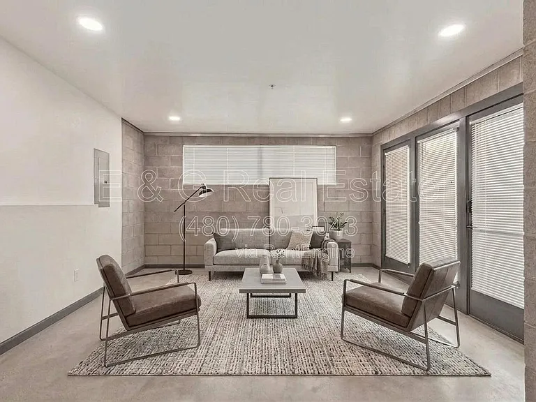 129 N 11th Ave #1B — Photo 1