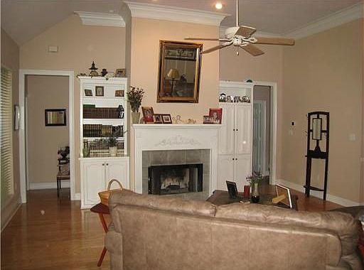 5th image of 930 Richmond Ct