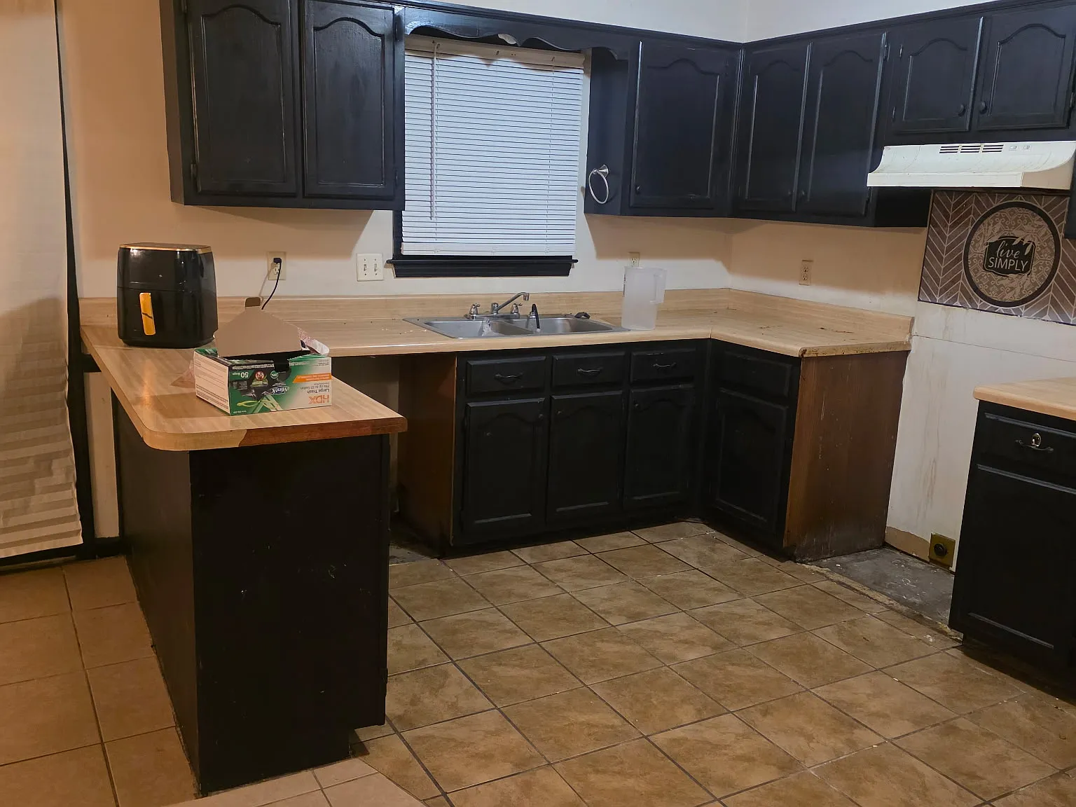 2 bed, 2.5 bath, 1367 sqft, $1,200 — Photo 2