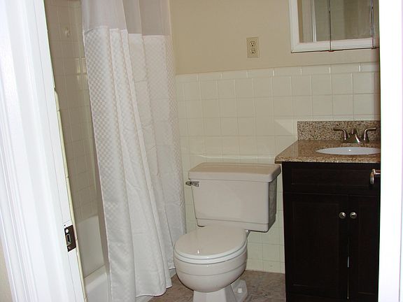 5th image of 305 Gerald Ave