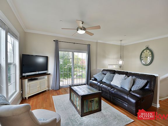 5th image of 104 Arcadia Ln
