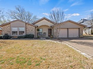 7536 Oak Park Dr, North Richland Hills, TX 76182