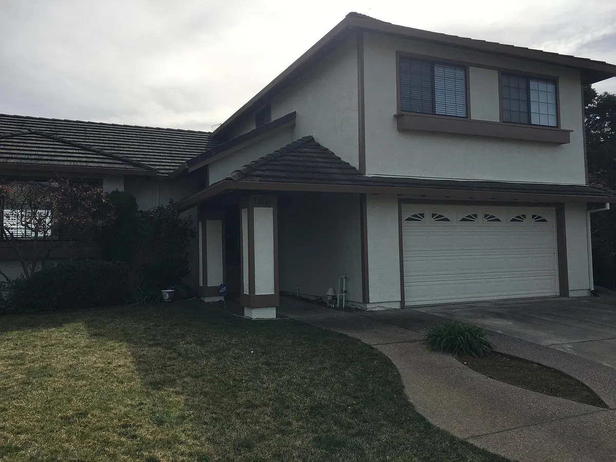 Building Photo - 16840 Columbia Dr