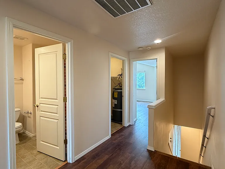 6018 NE 33rd Cir — Photo 15