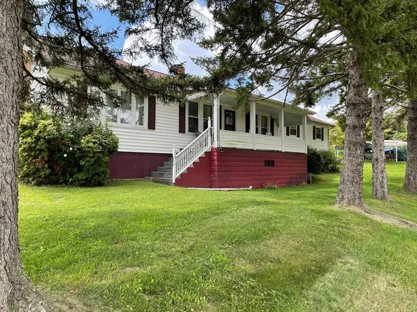 22 Arch Barrett Dr, Rosedale, VA 24280