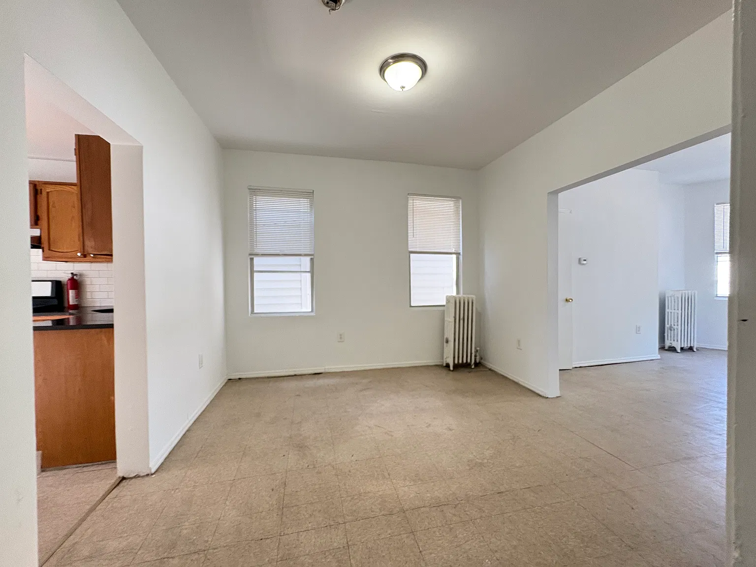 5 bed, 1400 sqft, $2,500 — Photo 2