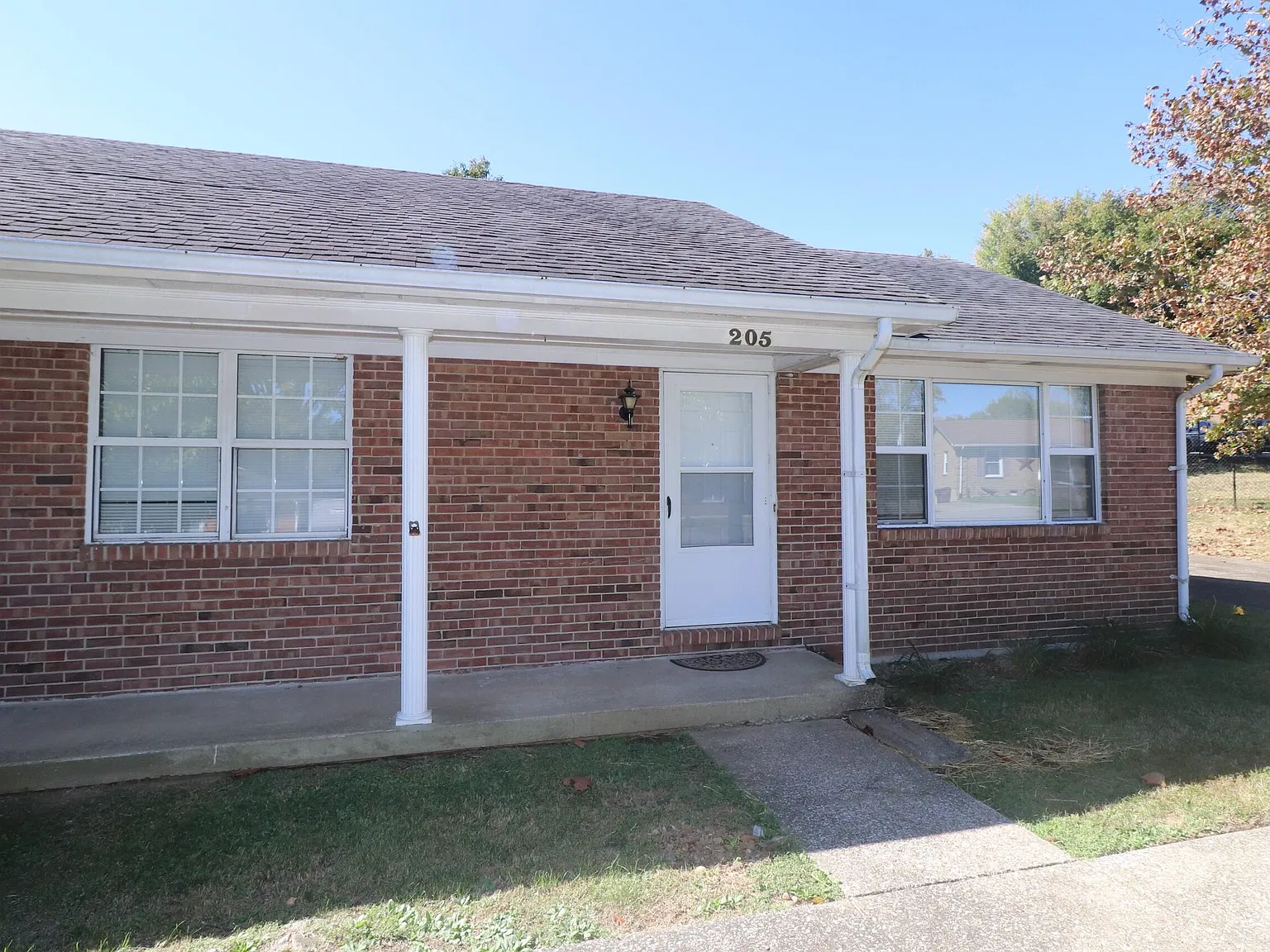 2 bed, 1.0 bath, 900 sqft, $1,000 — Photo 2