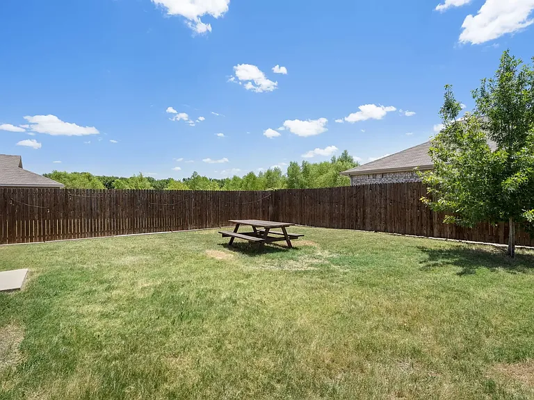 709 Odlozil Ln — Photo 22