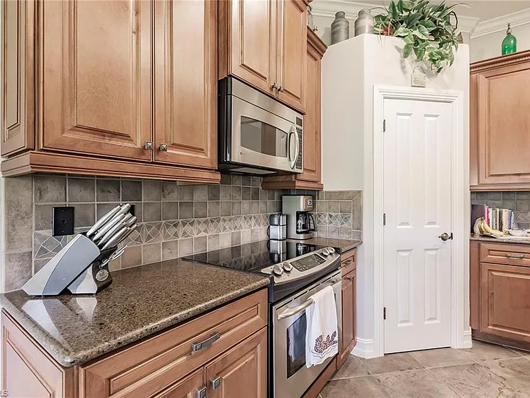 6105 Dogleg Dr — Photo 16