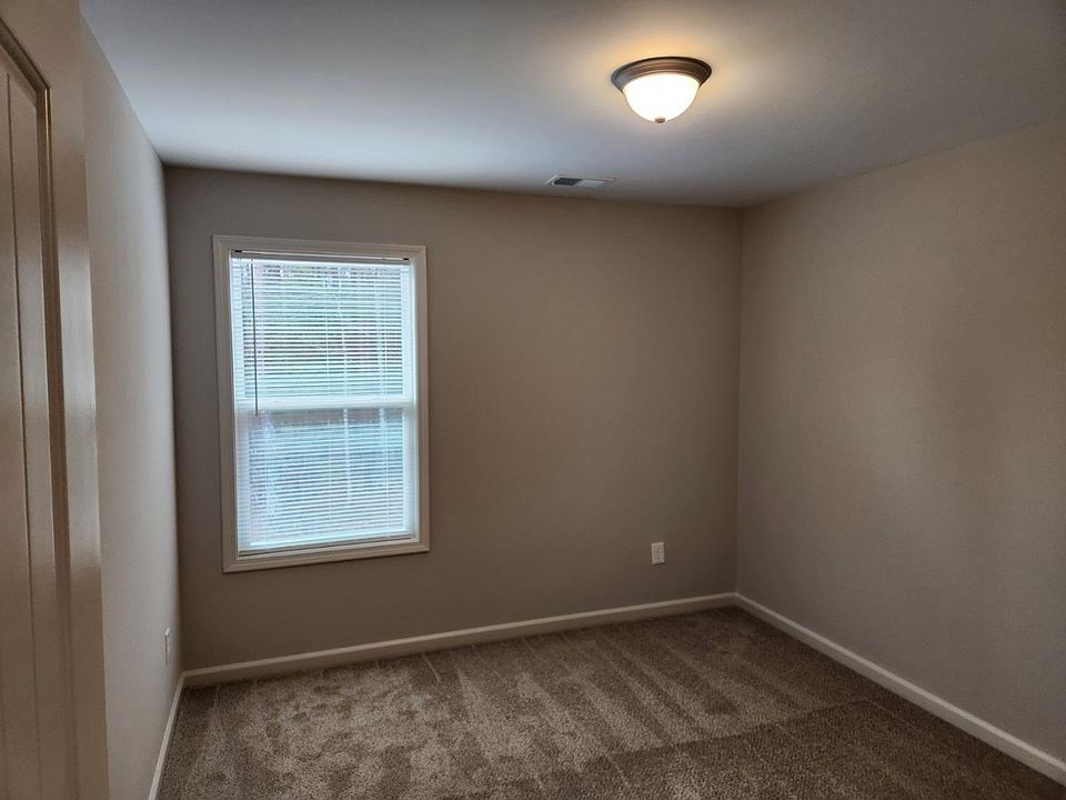 2nd image of 194 Barnesville Ave #194