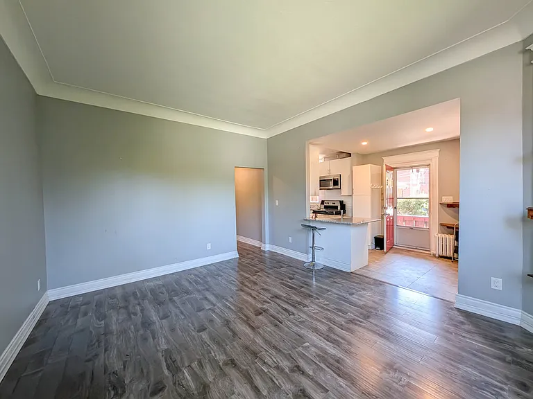 55 Wellington St S #3 — Photo 5