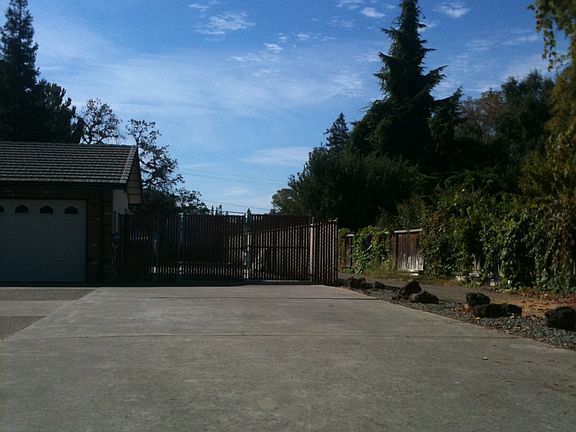 Huge yard with RV parking 
