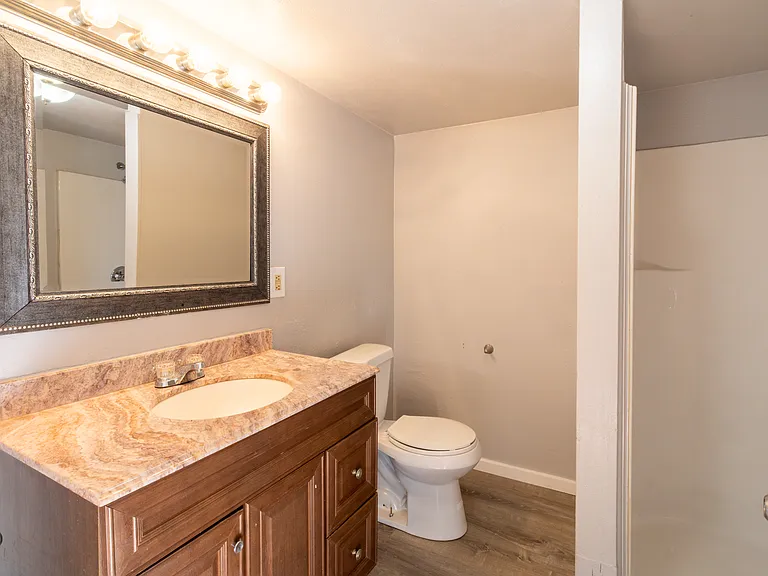 2202 Monroe St — Photo 11
