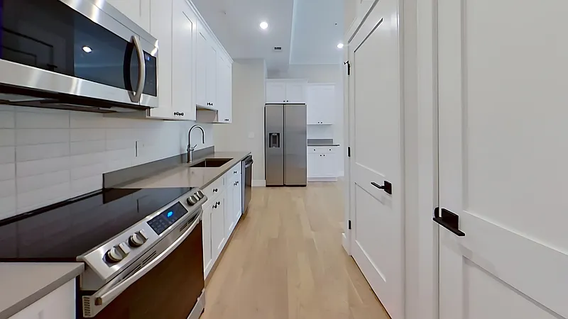 1 bed, 560 sqft, $3,200 — Photo 2