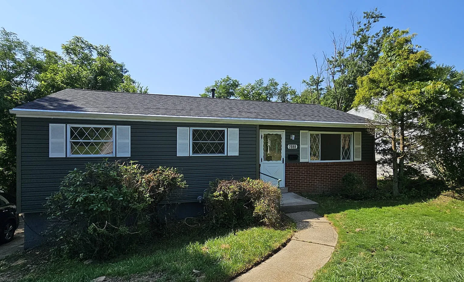 3 bed, 1.5 bath, 1062 sqft, $1,850 — Photo 1