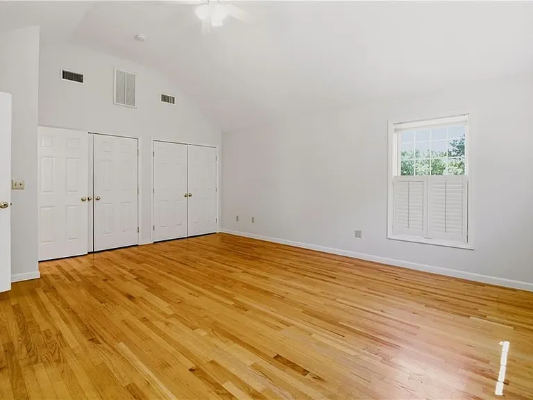 1861 E Main Rd — Photo 12