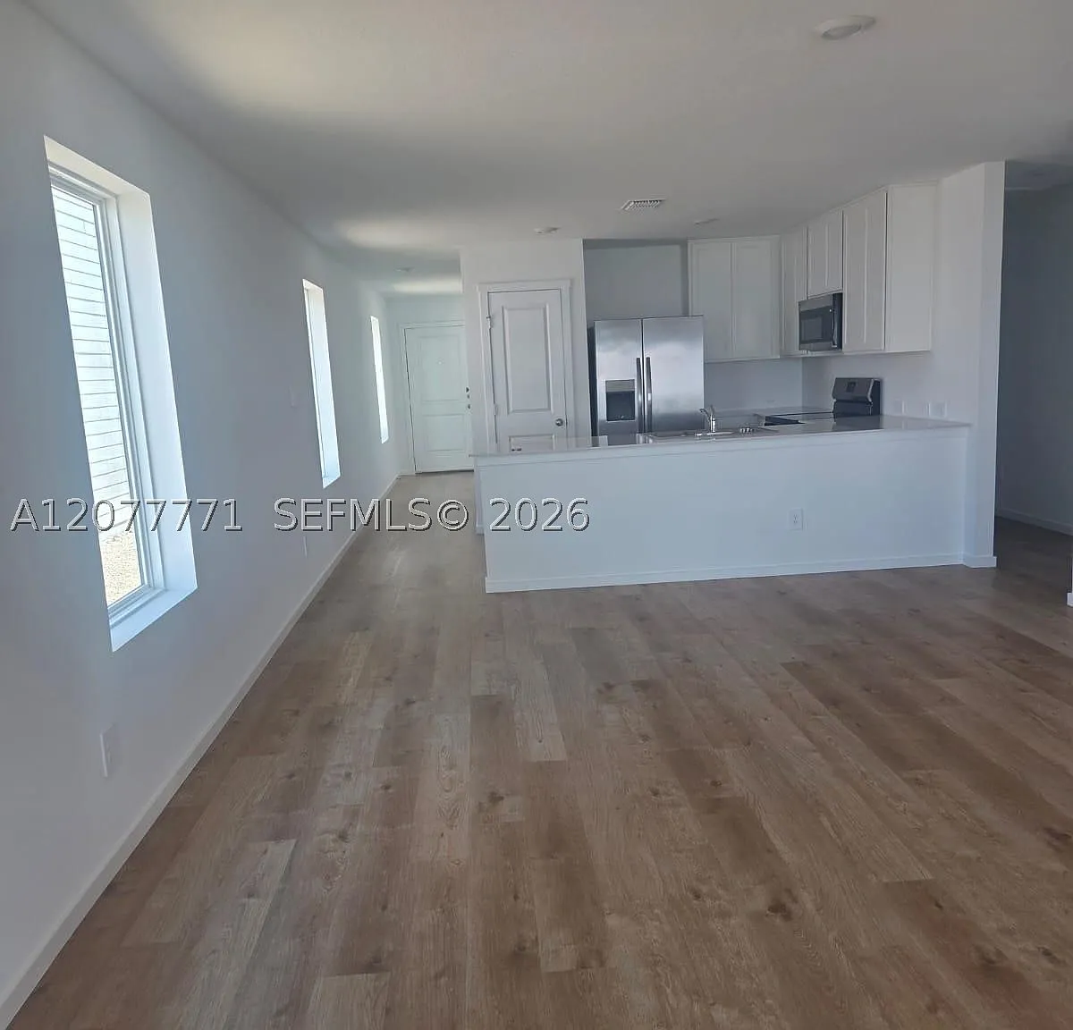 4 bed, 2.0 bath, 1600 sqft, $2,000 — Photo 2