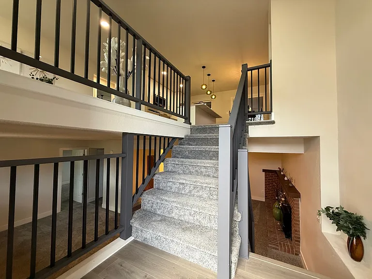 4770 Newton Dr — Photo 2