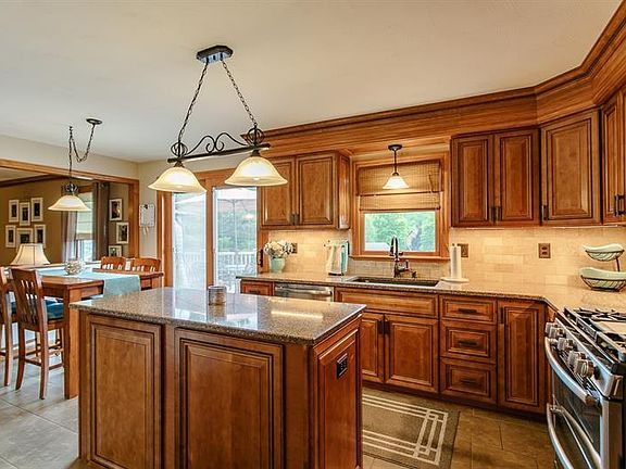 5th image of 1005 Braemar Dr