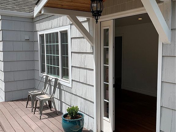 Front covered entrance, open up to the dining & living room.