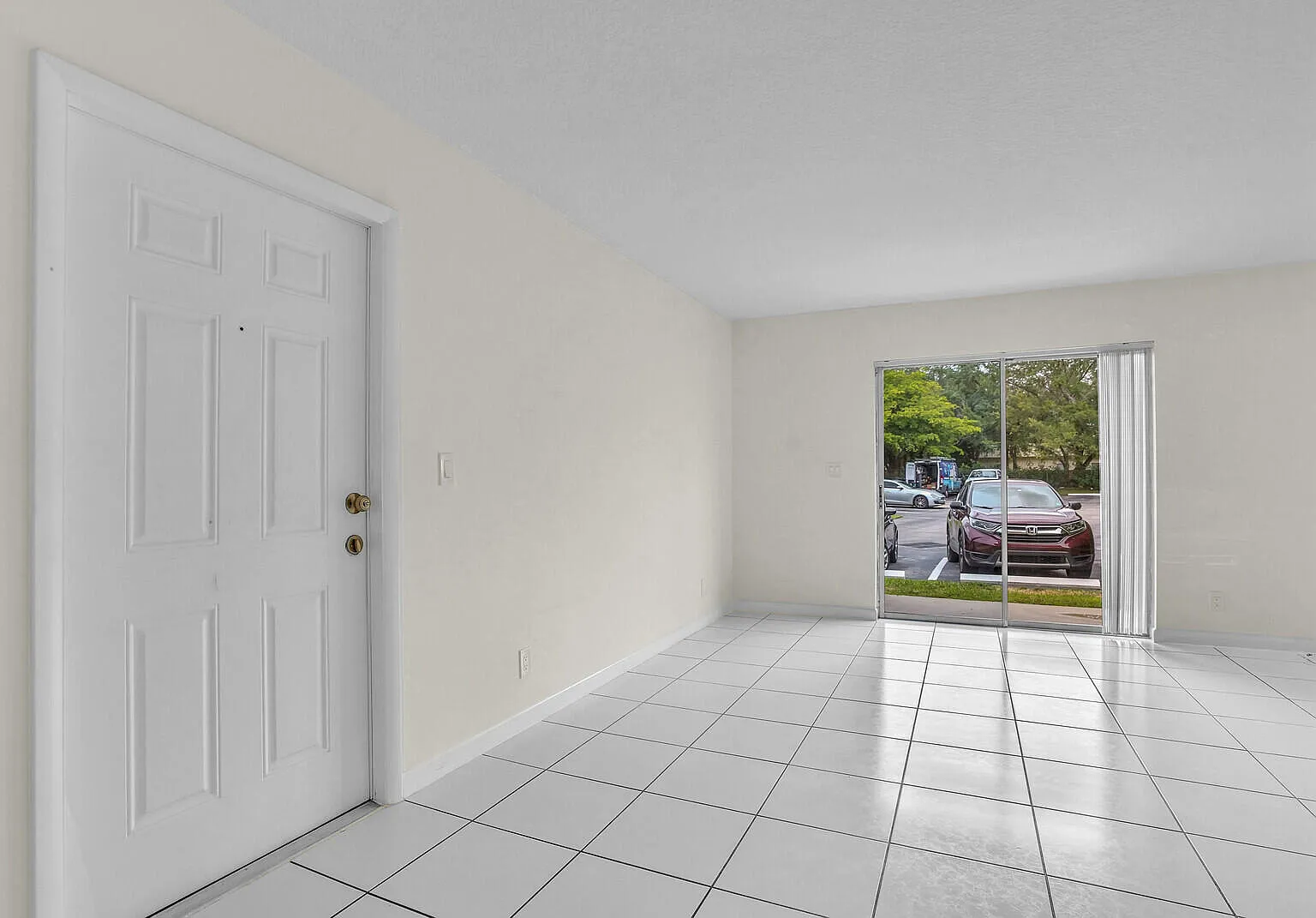 1 bed, 1.0 bath, 559 sqft, $1,800 — Photo 2