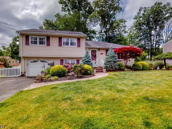 24 Jefferson Pl, Montvale Boro, NJ 07645