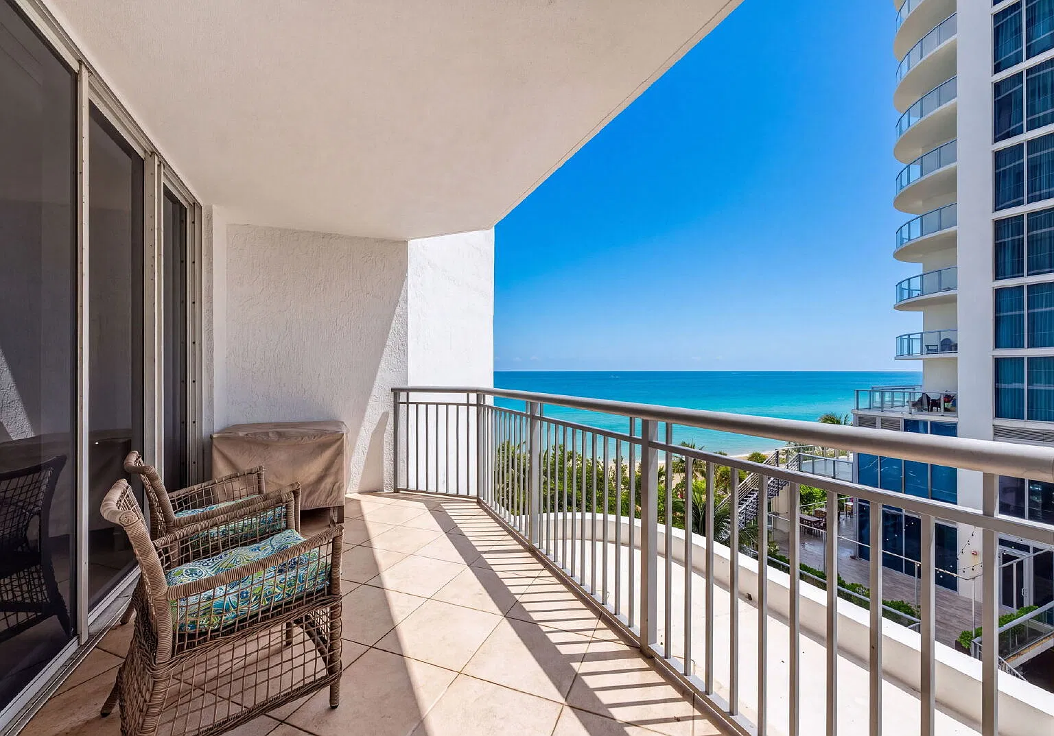 Oceanfront Sunny Isles Beach | Resort-Style Living | 3 To 6 Month Lease — Photo 1
