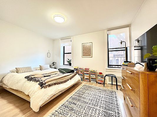 3rd image of 11 Crooke Ave #5C3