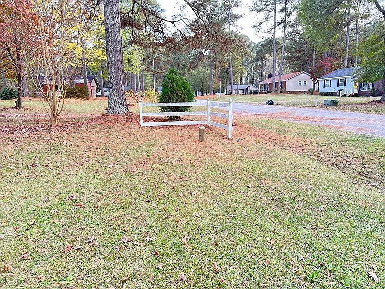 209 Oak Forest Dr — Photo 4