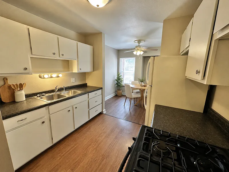 2 bed, 1.5 bath, $975 — Photo 2