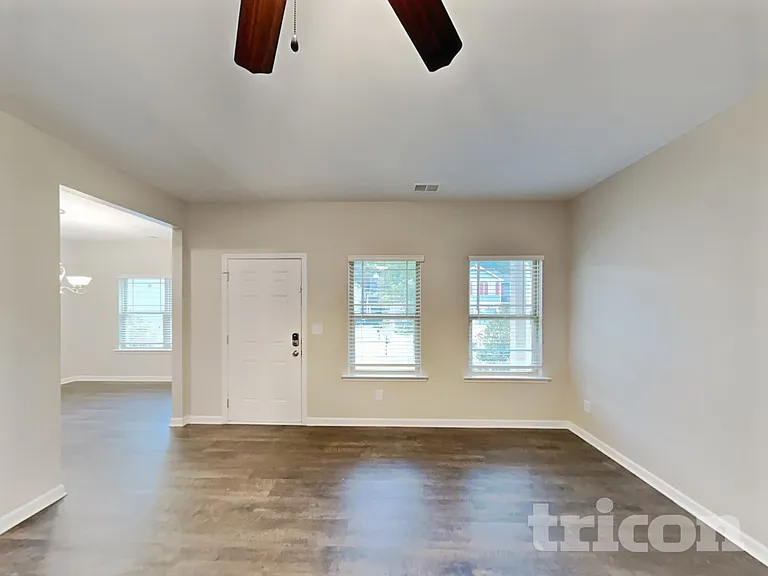 147 Southwind Ln — Photo 3