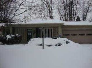 37501 Hillcrest Dr, Wayne, MI 48184