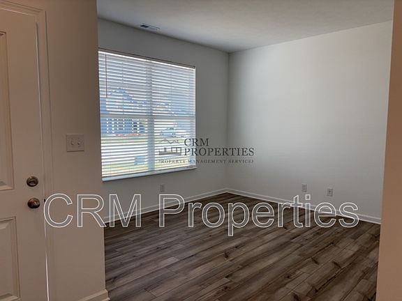 4th image of 821 Oyster Bay Dr