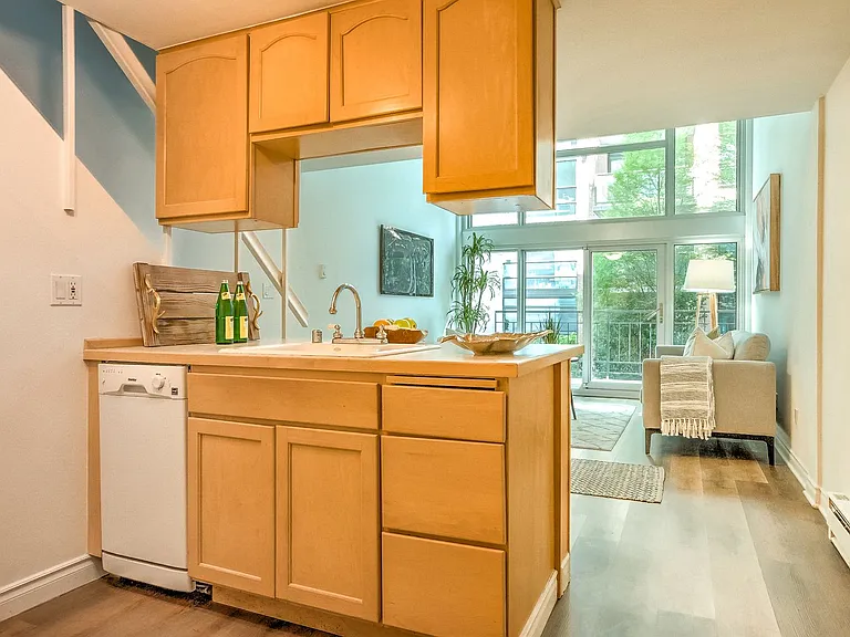 1000 Union St #110 — Photo 11