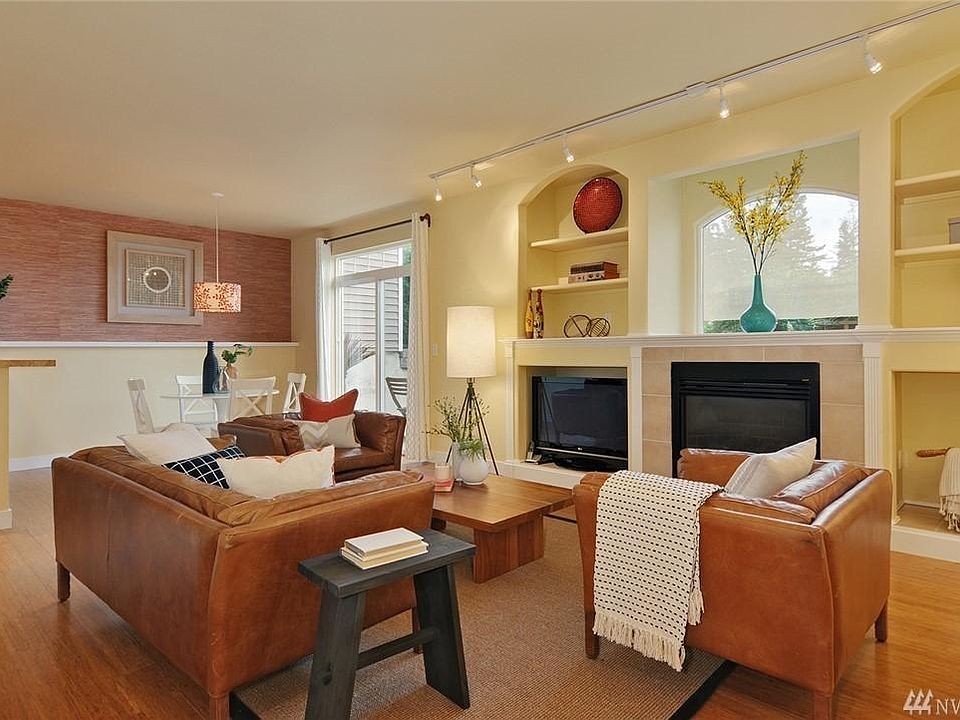 Living room with gas fireplace and built-in shelving