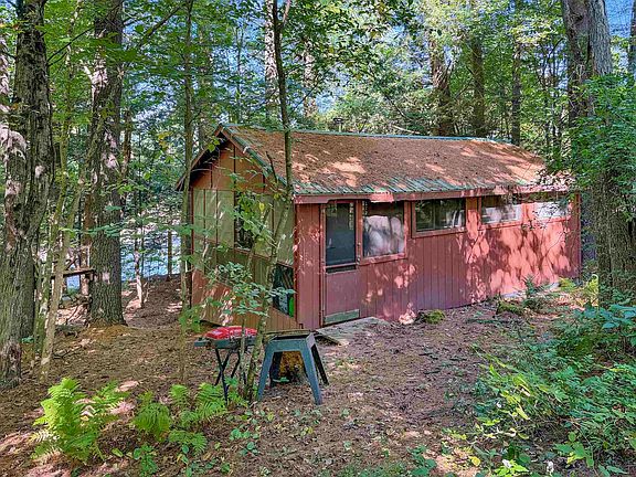 2nd image of 118 River Road