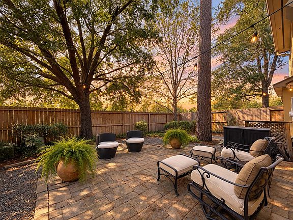 2nd image of 55 Cobble Gate Pl
