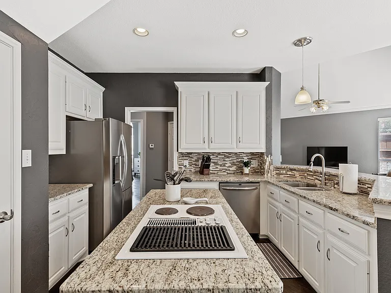 3912 Newhall Dr — Photo 21