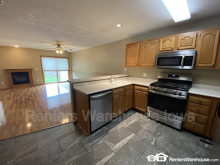 737 Kitterman Cir — Photo 4