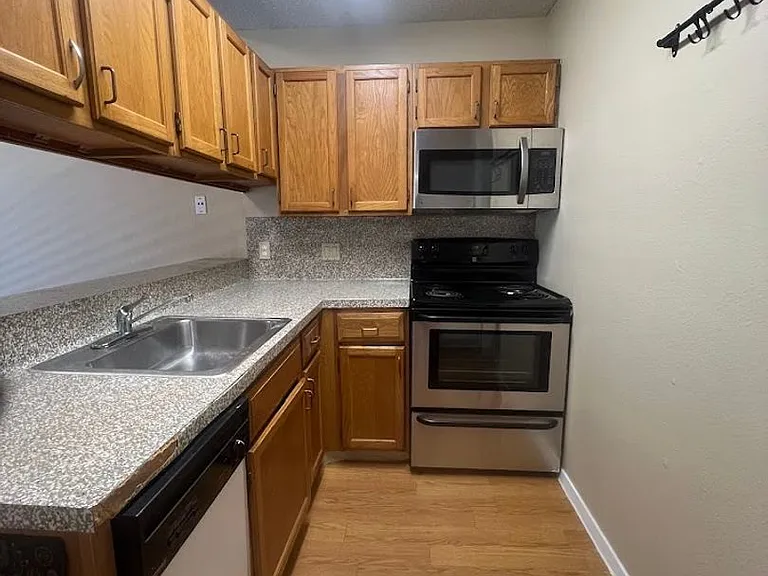 2210 Pearl St #302 — Photo 9