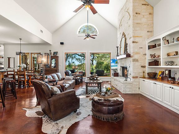 4th image of 151 Britts Ln