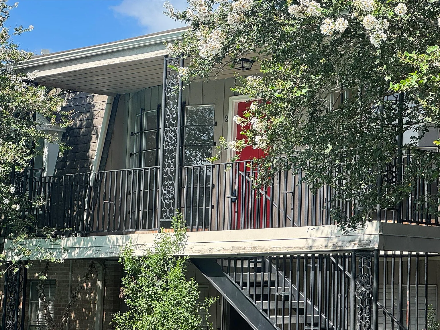 2 bed, 2.0 bath, 960 sqft, $1,350 — Photo 2
