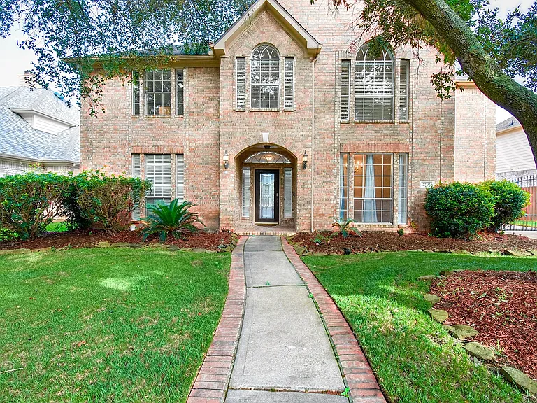 2719 Mossy Log Ct — Photo 1