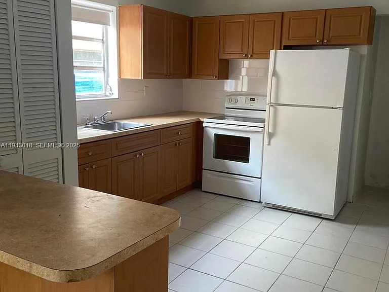 640 E 2nd Ave #A — Photo 2