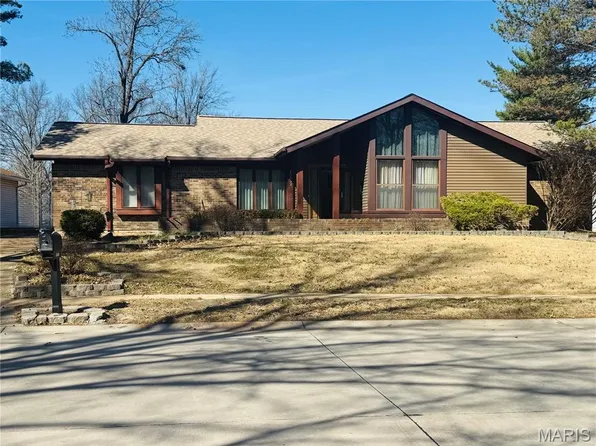 15233 Country Ridge Dr, Chesterfield, MO 63017