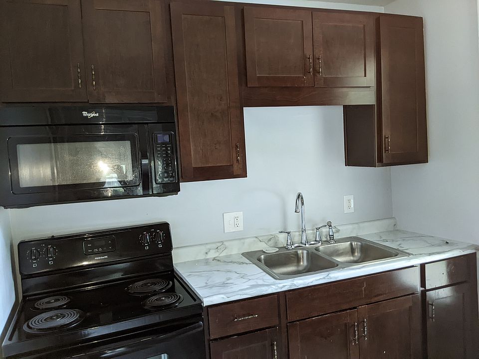 1st image of 924 W Ionia St APT 2