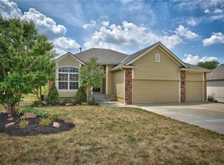 10300 N Lane Dr, Kansas City, MO 64157
