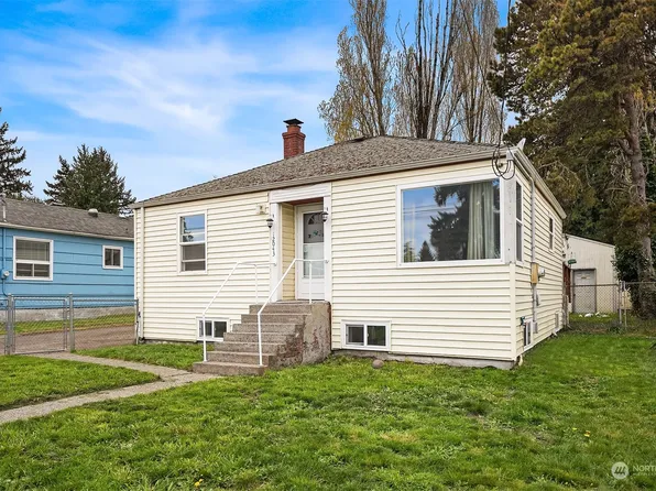 12043 22nd Avenue S, Seattle, WA 98168